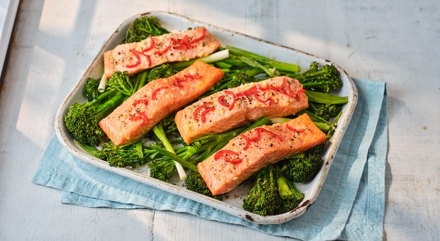All-in-one Asian salmon and broccoli traybake