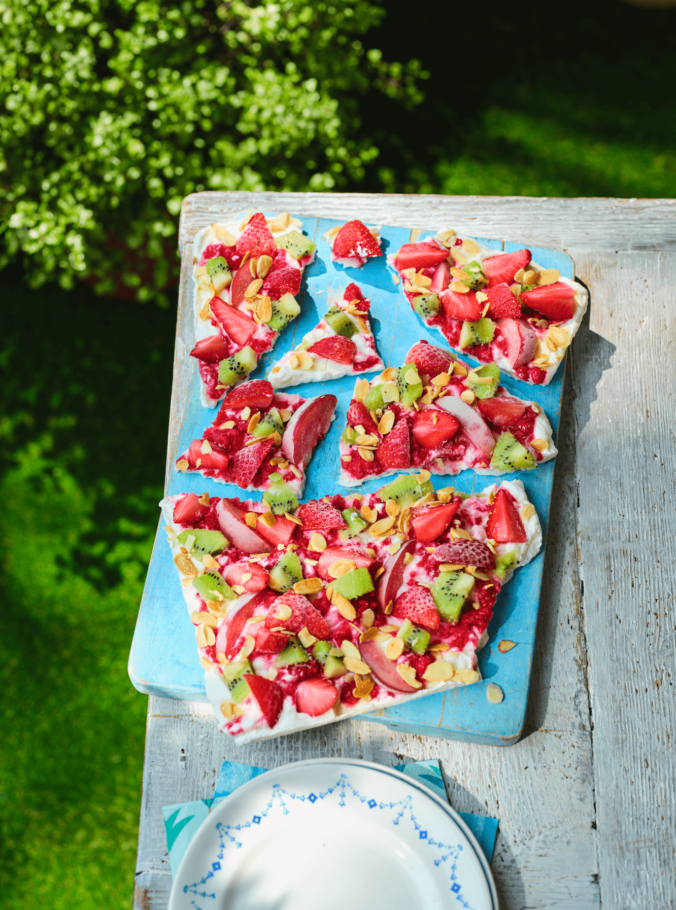 Tutti frutti frozen yoghurt bark | Diabetes UK