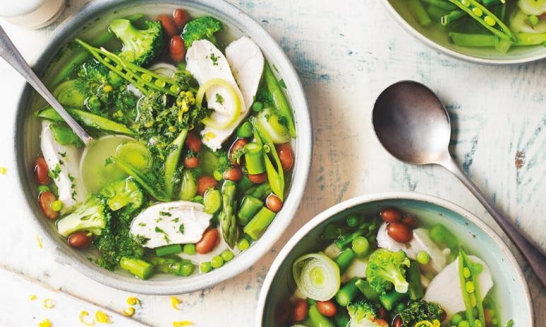 Chicken, borlotti bean & vegetable soup with pistou | Diabetes UK