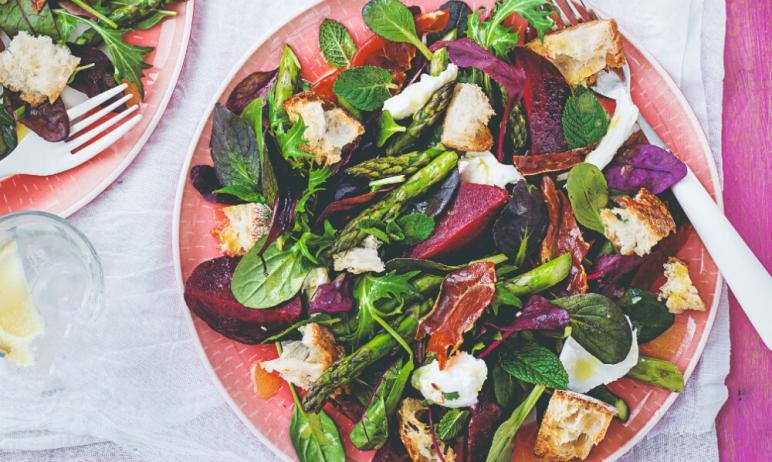 Parma ham, beetroot & mozzarella salad