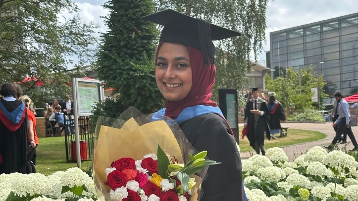 Student Samana on er graduation day 