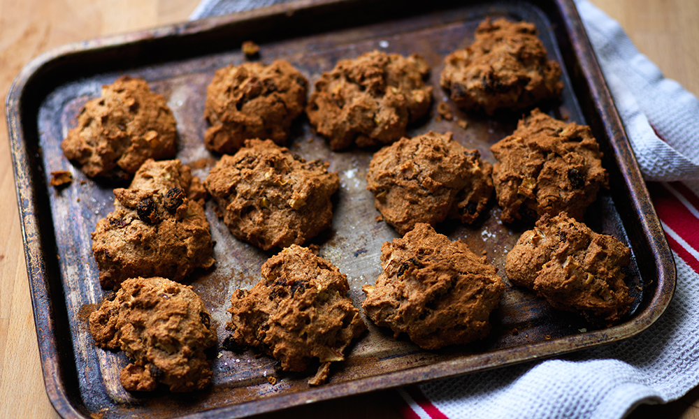 Apple and sultana rock cakes