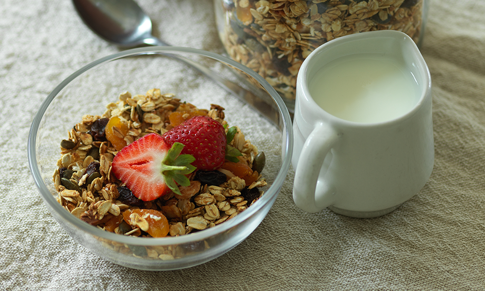 Almond, apricot and pumpkin seed granola | Diabetes UK