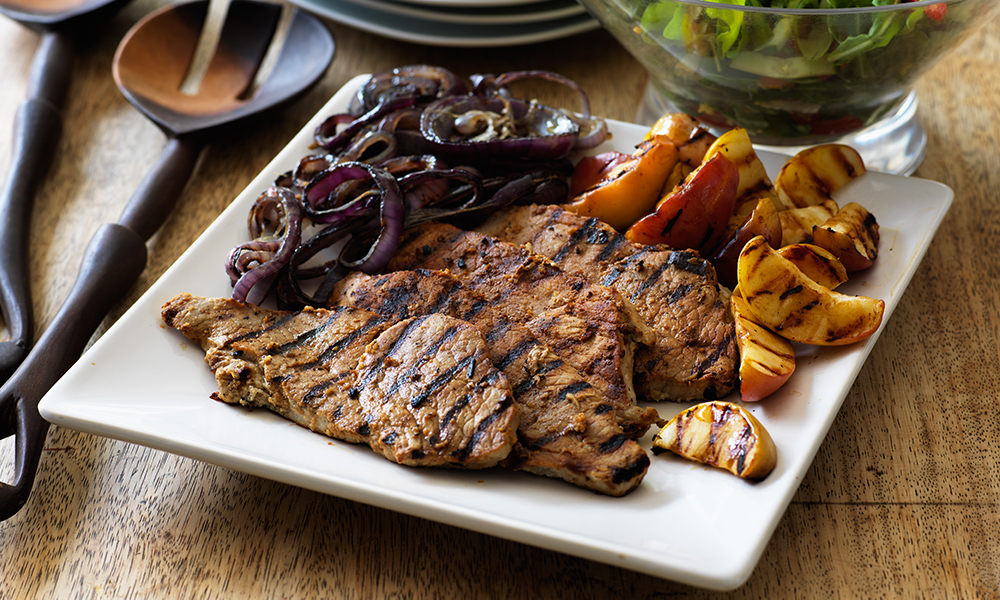 Barbecue pork steaks with apple and garlic Barbecue pork steaks with apple and garlic