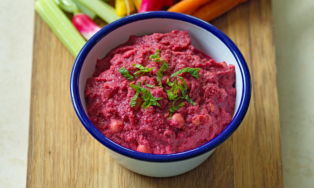 Beetroot hummus | Diabetes UK