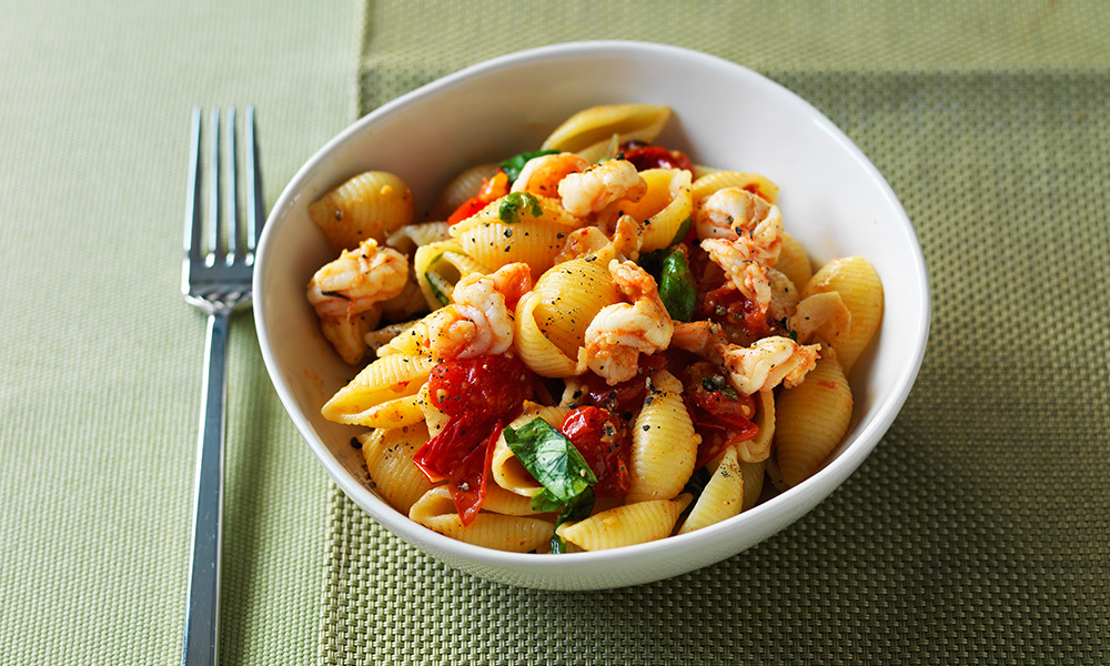 Conchiglie with roasted tomato and tiger prawn | Diabetes UK