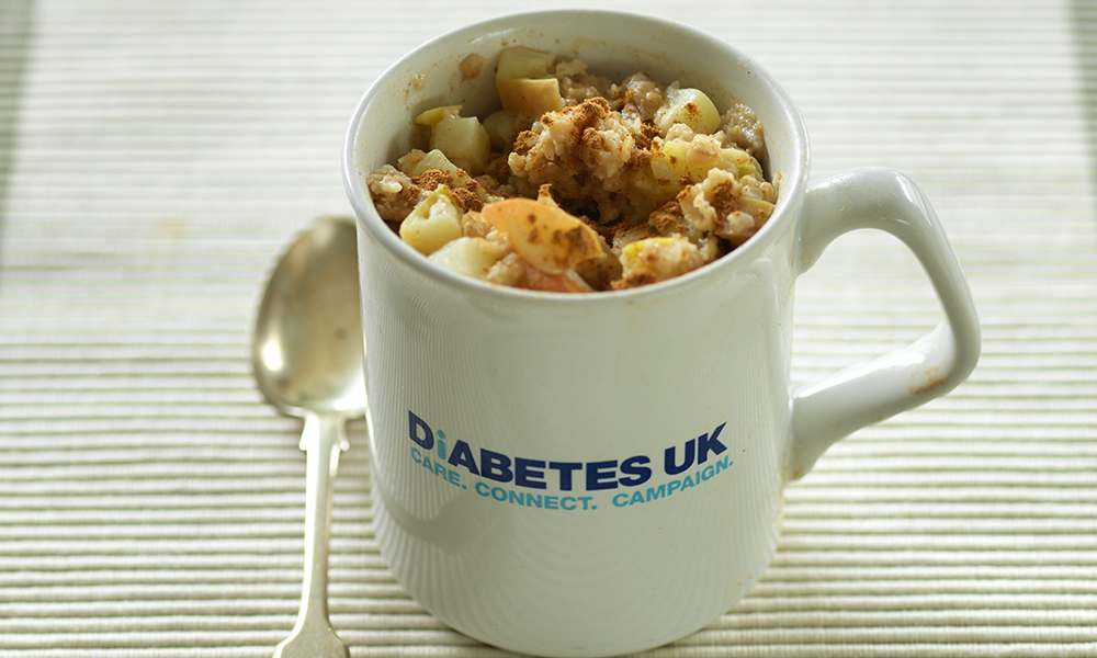 Microwave mug: Apple and cinnamon fruity porridge | Diabetes UK