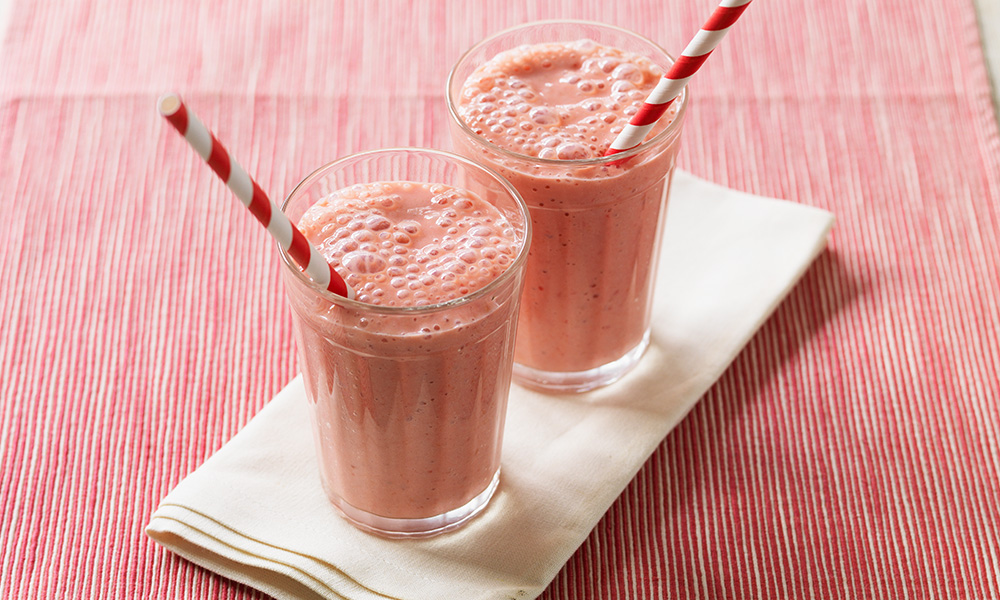 Peach and raspberry smoothie | Diabetes UK