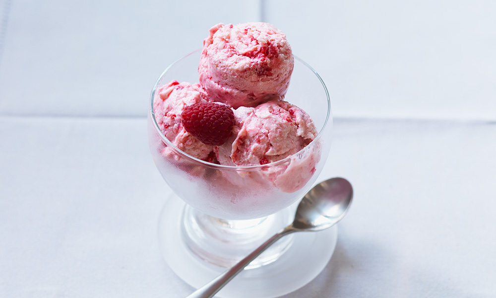 Raspberry frozen yoghurt | Diabetes UK