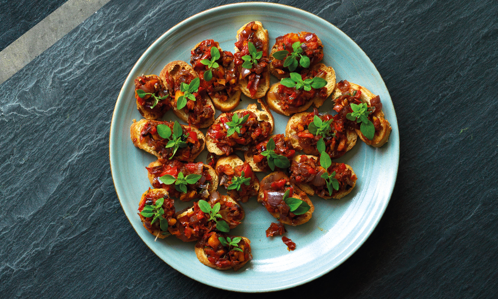 Roast pepper and sundried tomato crostini | Diabetes UK