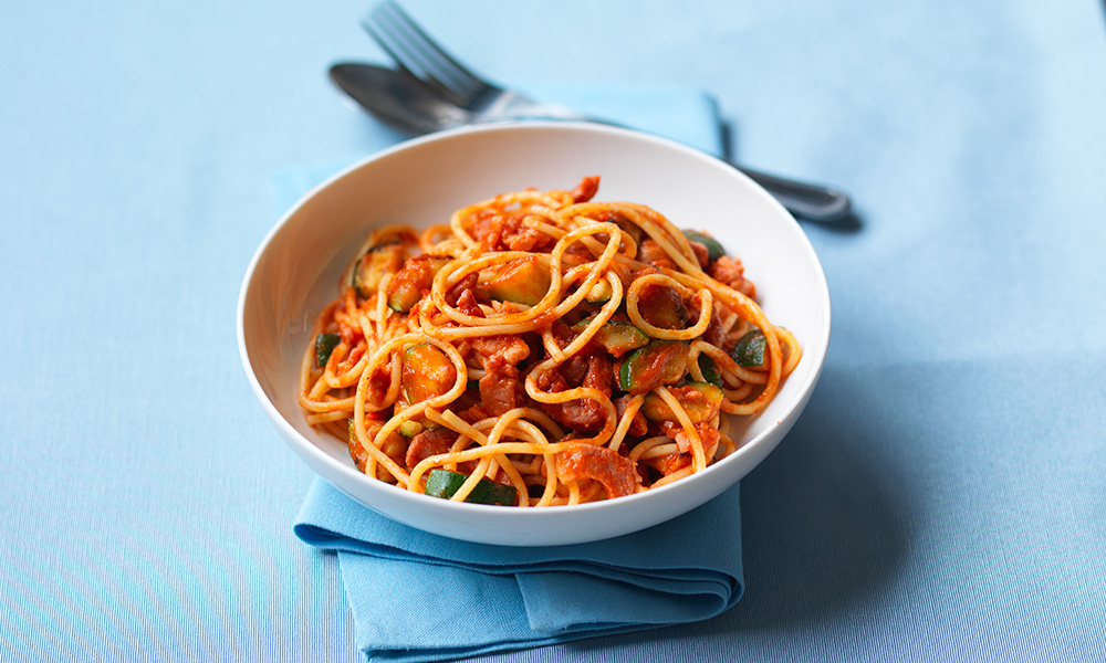 Spaghetti with courgette, chilli and tomato | Diabetes UK