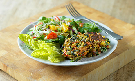 Spinach, corn and chickpea fritters | Diabetes UK