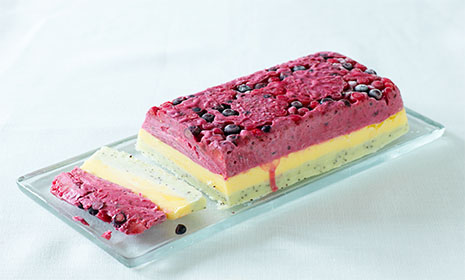 Frozen yoghurt layer cake | Diabetes UK