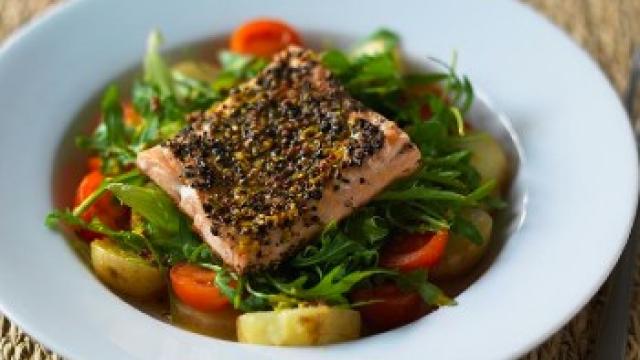 Crispy salmon salad
