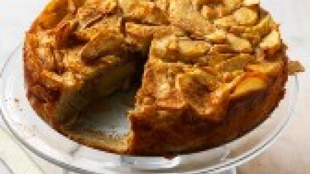 Apple and cinnamon cake