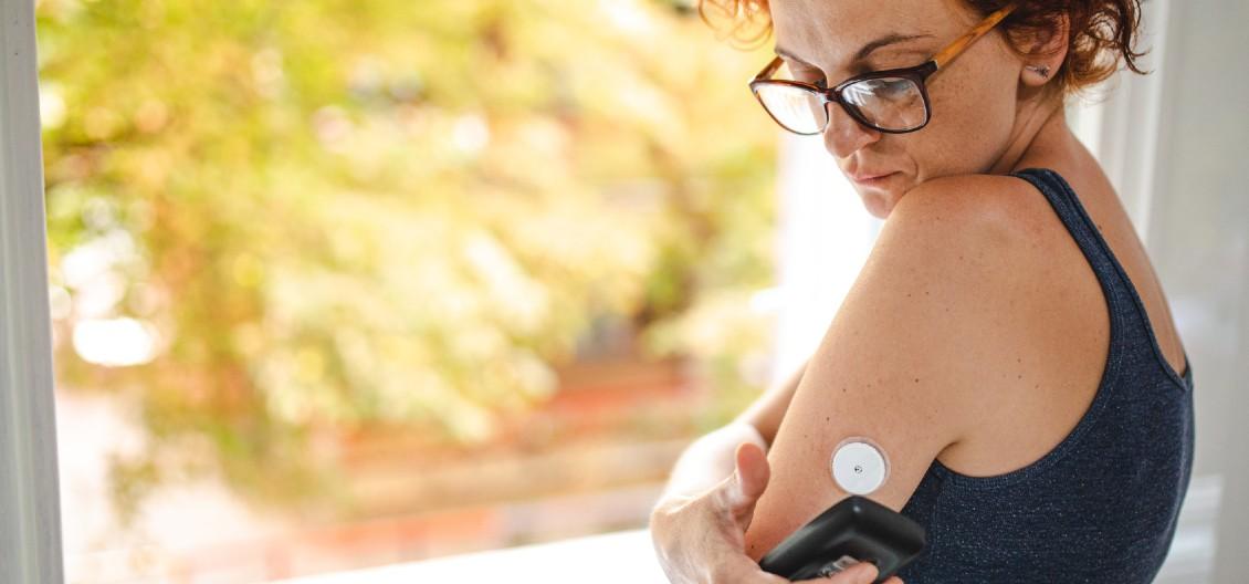 woman doing blood sugar test 