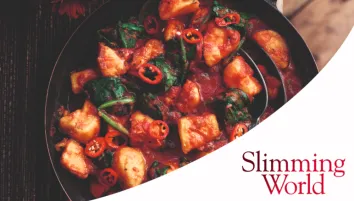 Sweet potato and spinach curry with Slimming World logo