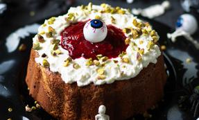 Bleeding halloween cake