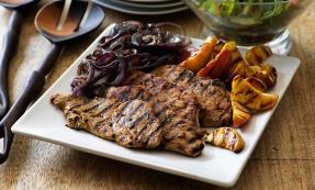 Barbecue pork steaks with apple and garlic Barbecue pork steaks with apple and garlic