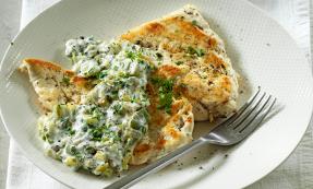 Chicken escalope with garlic and parsley sauce Chicken escalope with garlic and parsley sauce