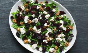 Goat’s cheese, beetroot and walnut salad Goat’s cheese, beetroot and walnut salad