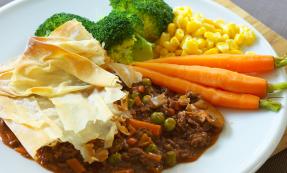 Minced beef and vegetable filo pie Minced beef and vegetable filo pie