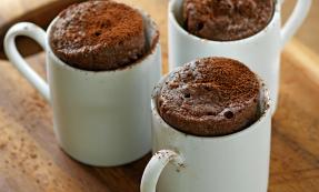 Microwave mug: Chocolate, banana and almond cups Microwave mug: Chocolate, banana and almond cups