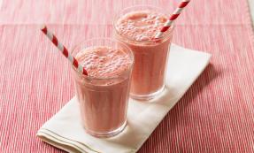 Peach and raspberry smoothie Peach and raspberry smoothie
