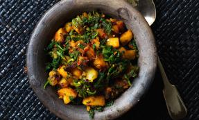 Saag aloo (spinach and potatoes) Saag aloo (spinach and potatoes)
